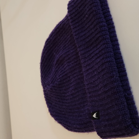 💜 Burton purple hat / beannie / tuque - Picture 2 of 6